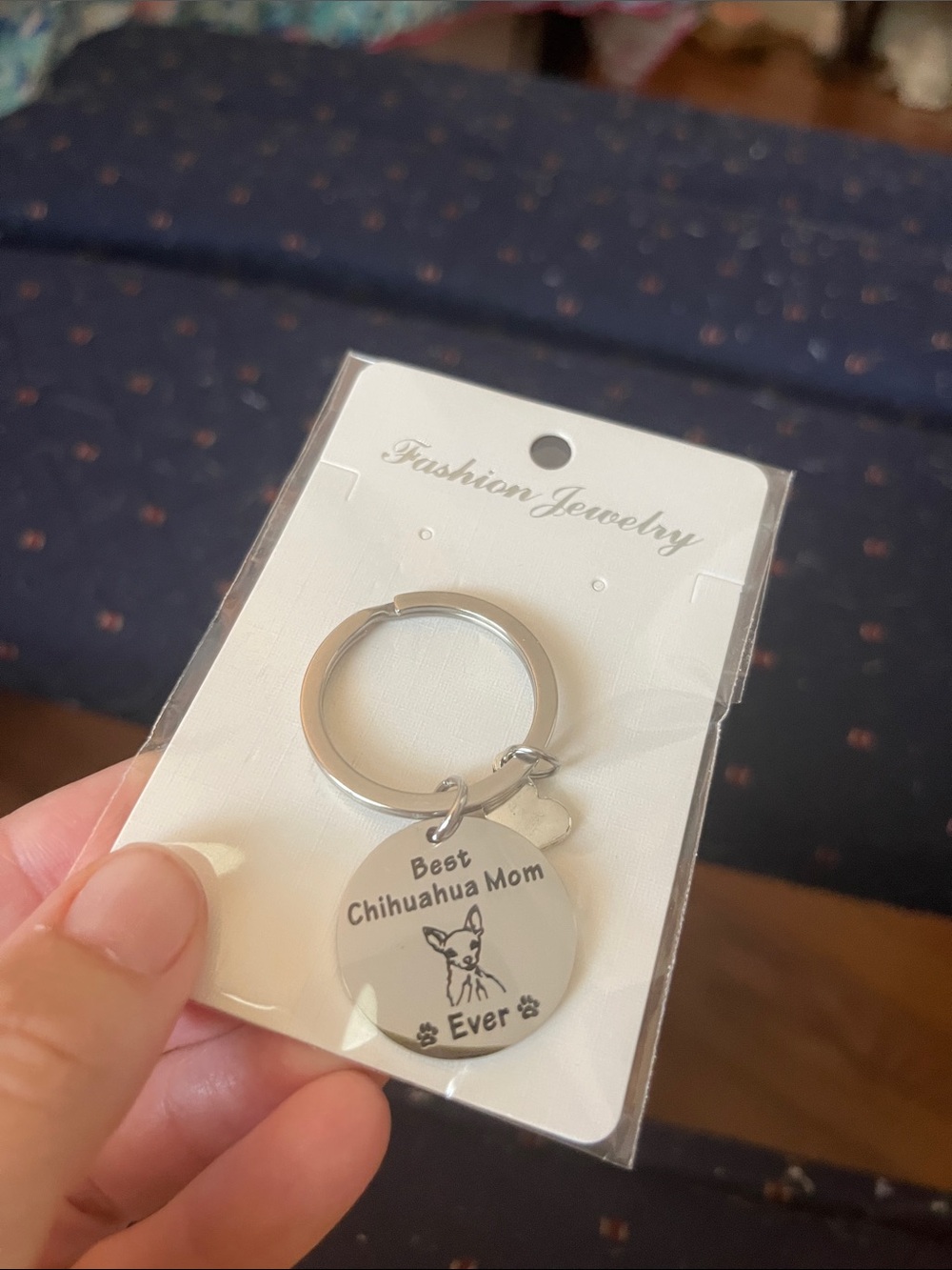 “'Best Chihuahua Mom” Engraved Keyring in silver by Fashion Jewelry!